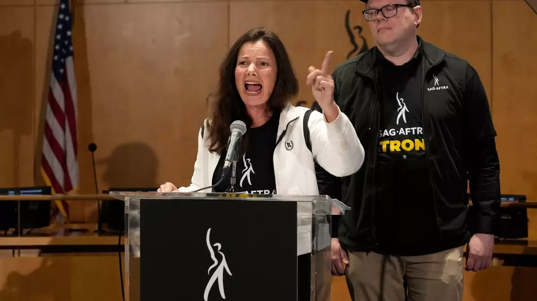 SAG-AFTRA-Präsidentin Fran Drescher spricht von einem «goldenen Zeitalter». - Bild: Chris Pizzello/Invision/AP/dpa