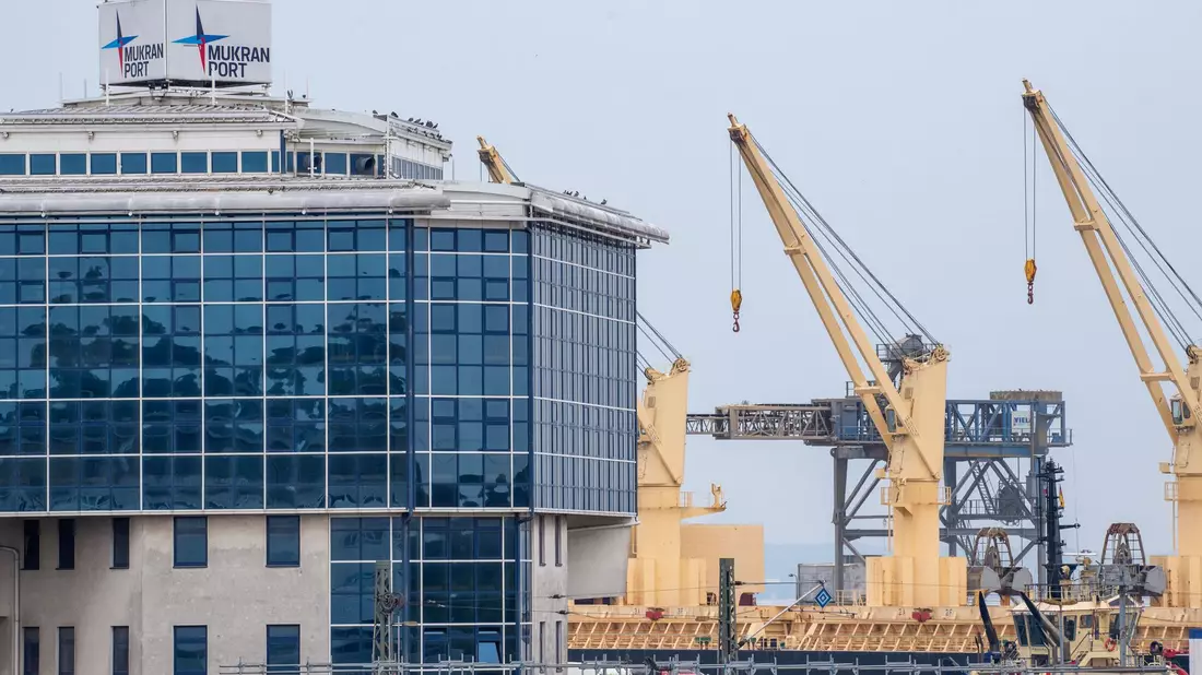 Am mecklenburgischen Hafen Mukran soll ein LNG-Terminal entstehen. - Bild: Stefan Sauer/dpa