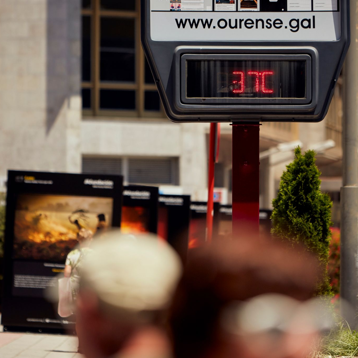 Ein Straßenthermometer zeigt Ende Juni in Ourense im Nordwesten Spaniens 37 Grad an. - Foto: Agostime/EUROPA PRESS/dpa