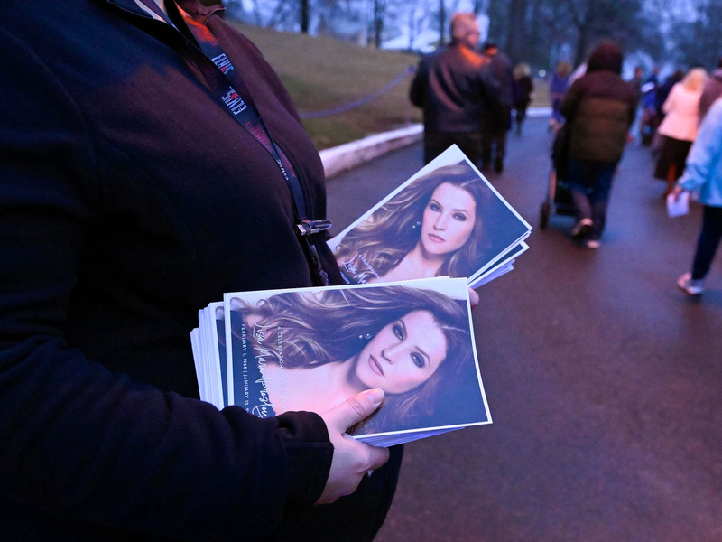 Trauerfeier für Lisa Marie Presley im Januar 2023. Die Tochter von Elvis Presley wurde nur 54 Jahre alt. - Foto: John Amis/FR69715 AP/dpa