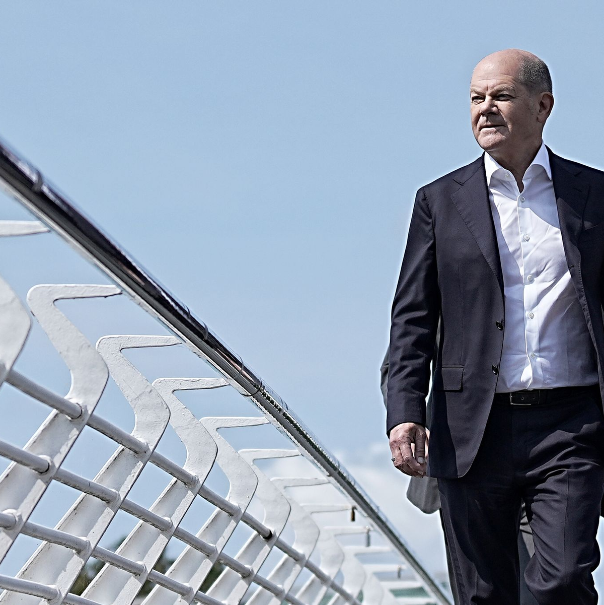 Bundeskanzler Olaf Scholz kommt zur Sommer-Pressekonferenz in das Haus der Bundespressekonferenz. Kurz vor seinem Urlaub stellt sich der Kanzler für etwa 90 Minuten den Fragen der Hauptstadtjournalisten. - Foto: Michael Kappeler/dpa
