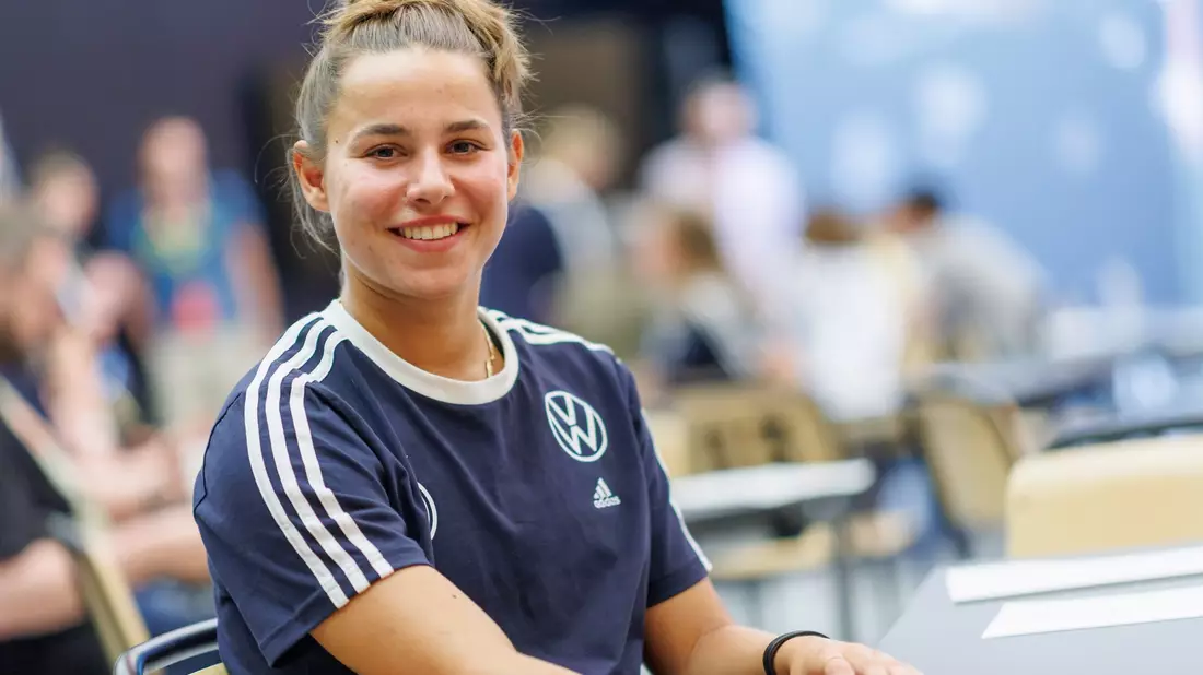 Mittelfedlspielerin Lena Oberdorf ist eine der deutschen Hoffnungen für die Frauenfußball-WM. - Bild: Daniel Karmann/dpa