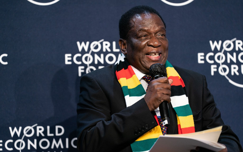 Emmerson Mnangagwa ist Simbabwes Präsident. - Foto: Sikarin Fon Thanachaiary/World Economic Forum/dpa