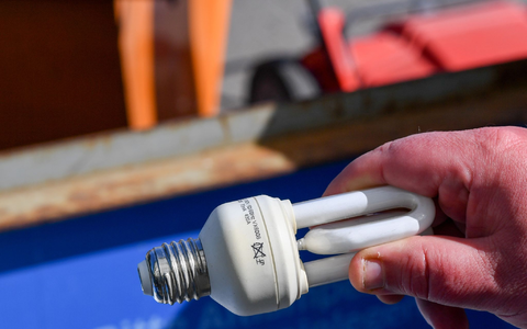 Die Herstellung sowie der Import und Export von Produkten mit Quecksilber soll eingestellt werden. Das betrifft auch Lampen. - Foto: Jens Kalaene/dpa-Zentralbild/dpa Die Herstellung sowie der Import und Export von Produkten mit Quecksilber soll eingestellt werden. Das betrifft auch Lampen. - Foto: Jens Kalaene/dpa-Zentralbild/dpa