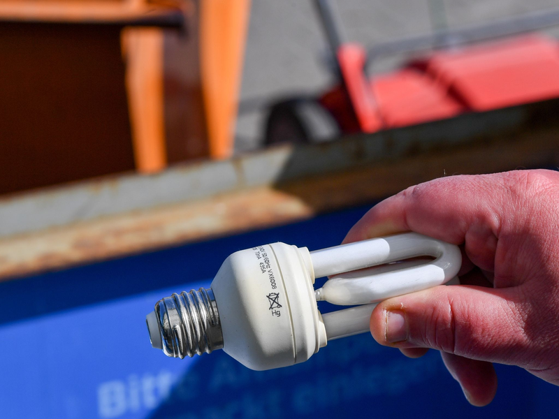 Die Herstellung sowie der Import und Export von Produkten mit Quecksilber soll eingestellt werden. Das betrifft auch Lampen. - Foto: Jens Kalaene/dpa-Zentralbild/dpa