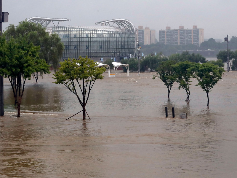 Massive Regenfälle lösen in Südkorea mehrere Erdrutsche und Stromausfälle aus. - Foto: NEWSIS/XinHua/dpa