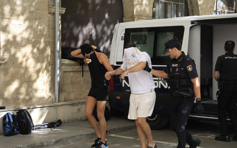 Die vier kamen nun zwar frei, aber das Strafverfahren gegen sie ist damit noch nicht zu Ende. (Archivbild) - Foto: Clara Margais/dpa