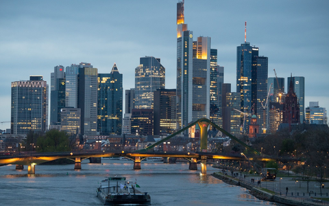 Der schnelle Anstieg der Zinsen im vergangenen Jahr hat laut einer Studie die Gewinne der europäischen Banken in die Höhe getrieben. - Foto: Boris Roessler/dpa