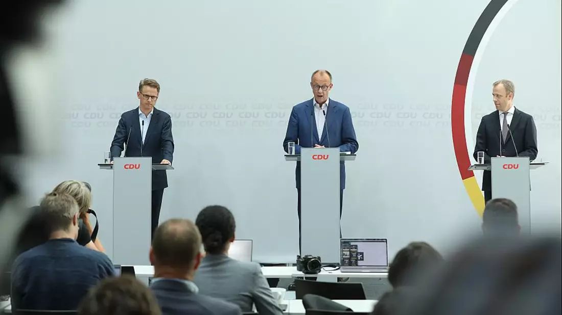 Carsten Linnemann, Friedrich Merz und Mario Czaja am 12.07.2023 - Bild: ?ber dts Nachrichtenagentur