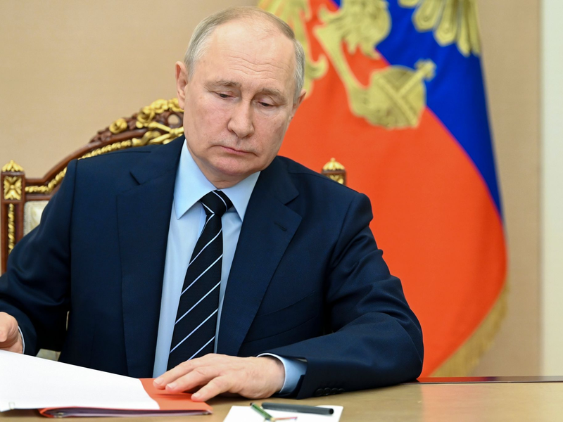 Wladimir Putin hat angedroht, im Krieg gegen die Ukraine auch Streubomben zu verwenden. - Foto: Aleksey Babushkin/Pool Sputnik Kremlin/AP/dpa