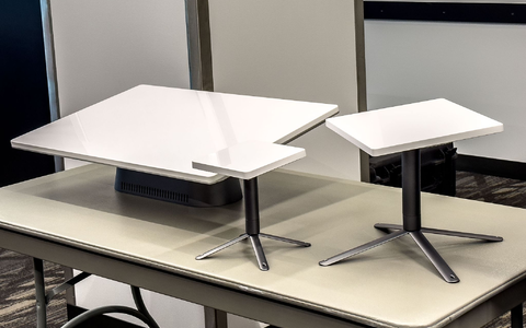 Amazon demonstriert Prototypen von Antennen seines geplanten Dienstes Kuiper zur Internet-Versorgung aus dem All. - Foto: Andrej Sokolow/dpa