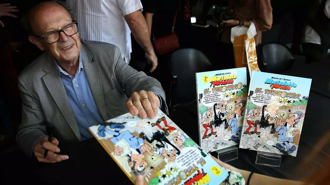 Der spanische Comic-Zeichner Francisco Ibáñez bei einer Signierstunde (2015). Jetzt ist er mit 87 Jahren gestorben. - Bild: Toni Albir/EFE/epa/dpa