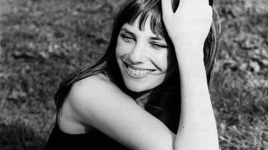 Jane Birkin, englisch-französische Sängerin und Schauspielerin, im Mai 1970 im Englischen Garten in München. - Bild: Parschauer/dpa
