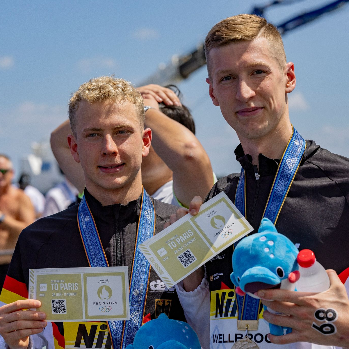 Sicherten sich die Tickets für Paris 2024: Oliver Klemet (l) und Florian Wellbrock. - Foto: Jo Kleindl/DSV/dpa