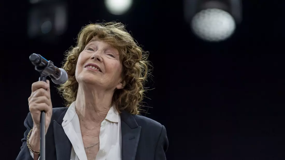 Jane Birkin bei einem Auftritt in der Schweiz (2019). - Bild: Martial Trezzini/KEYSTONE/dpa