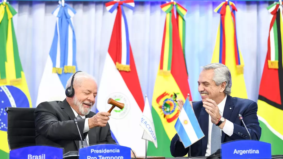 Brasiliens Präsident Luiz Inacio Lula da Silva (l) und Argentiniens Präsident Alberto Fernandez. - Bild: Maria Eugenia Cerutti/Presidencia Argentina/dpa