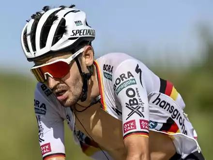 Leistet bei der Tour wichtige Helferdienste für Jai Hindley: Emanuel Buchmann. - Foto: Dirk Waem/Belga/dpa