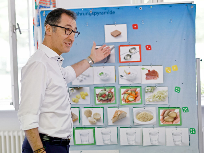 Landwirtschaftsminister Cem Özdemir wird auf der Grünen Woche erwartet. - Foto: Carsten Koall/dpa