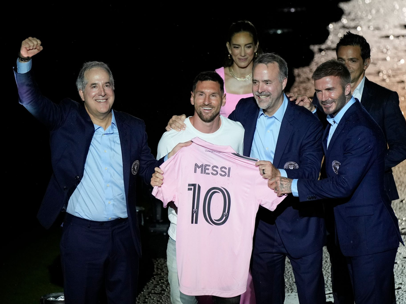 Messi spielt weiter für Inter Miami. (Archivbild) - Foto: Rebecca Blackwell/AP/dpa