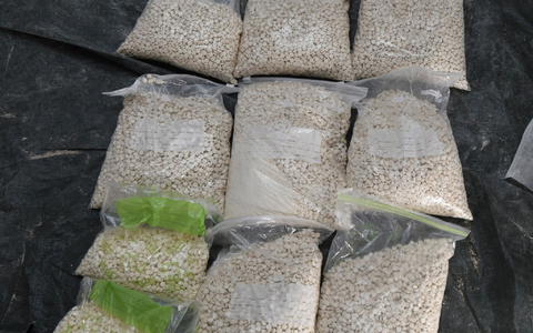 Zehn Beutel mit Amphetamin-Tabletten. - Foto: BKA/dpa