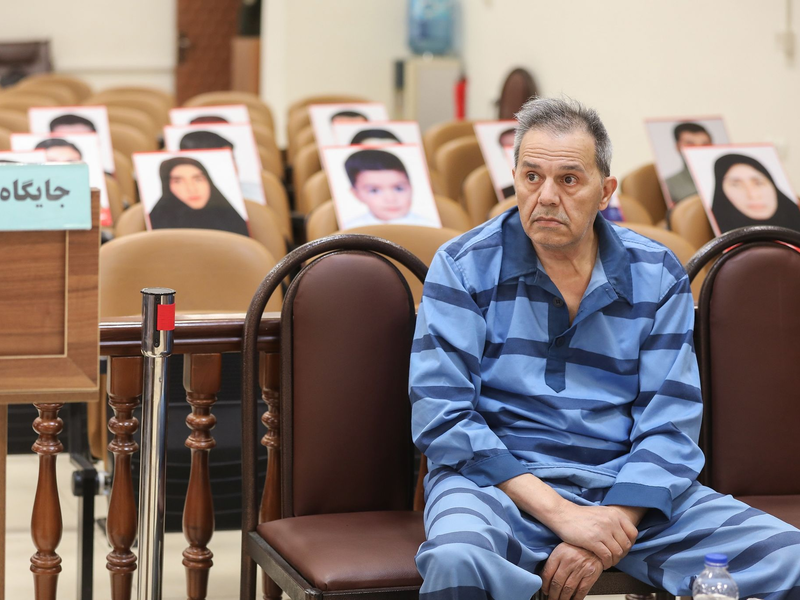 Die undatierte Aufnahme zeigt den Deutsch-Iraner Djamshid Sharmahd in einem Teheraner Revolutionsgericht. - Foto: Koosha Falahi/Mizan/dpa