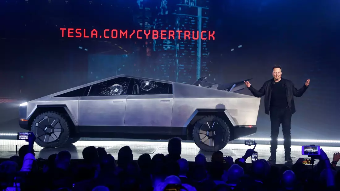 Tesla hat nahezu vier Jahre nach der Präsentation die Produktion seines Elektro-Pickups «Cybertruck» gestartet. - Bild: Ringo H.W. Chiu/AP/dpa