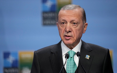 Präsident Erdogan ist in die Golfstaaten gereist. - Foto: Pavel Golovkin/AP/dpa