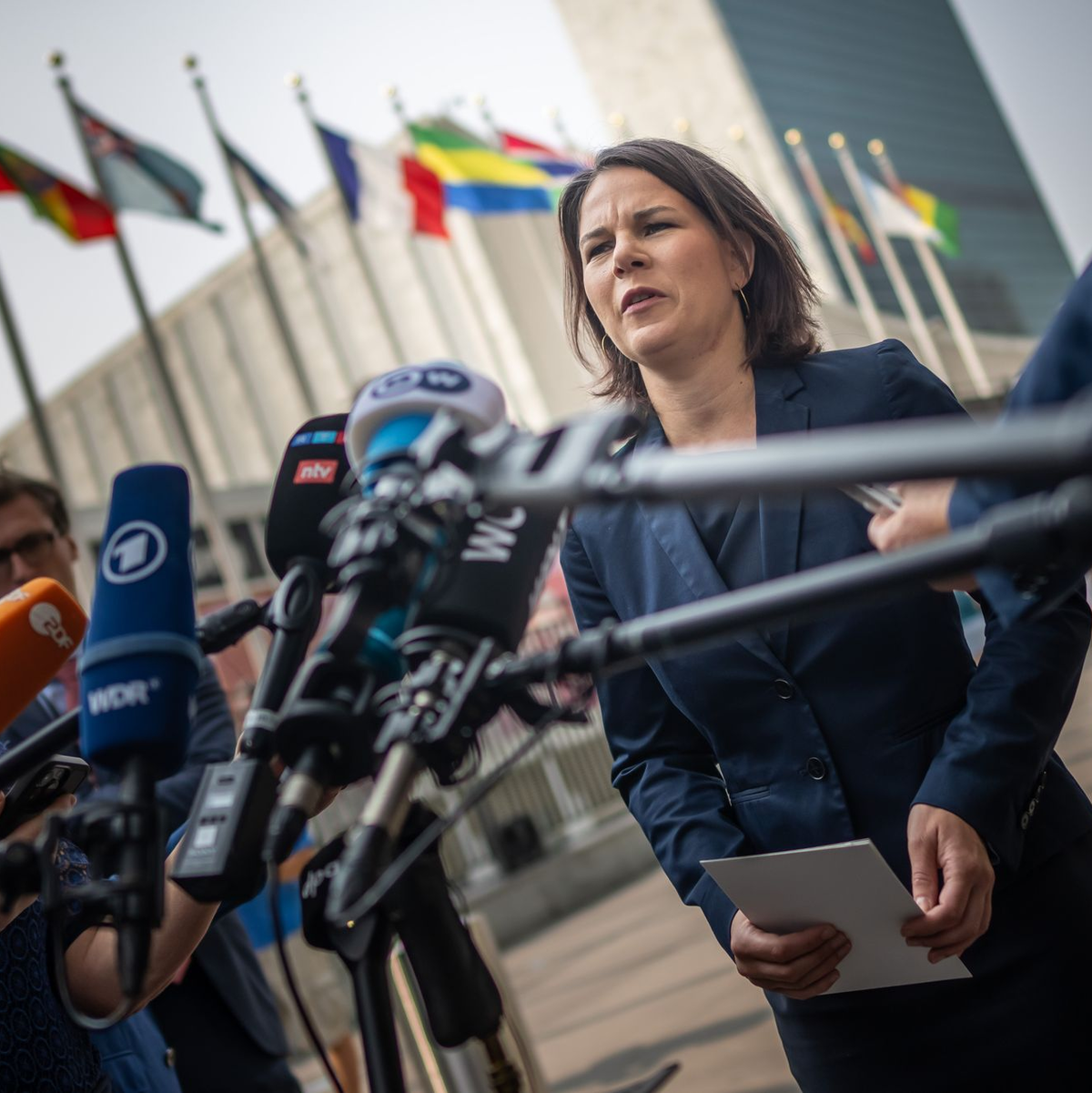 Bundesaußenministerin Annalena Baerbock spricht während der Sitzung zur Ukraine im UN-Sicherheitsrat in New York. - Foto: Michael Kappeler/dpa