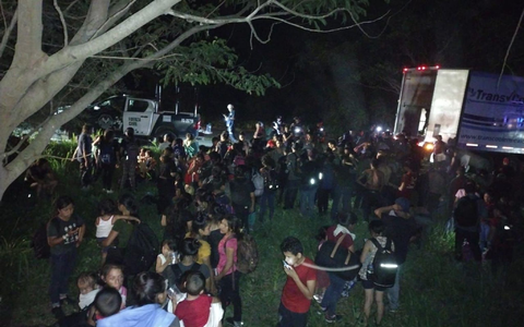 206 Menschen wurden aus einem abgestellten Lastwagen in Mexiko gerettet. - Foto: ---/INM/dpa