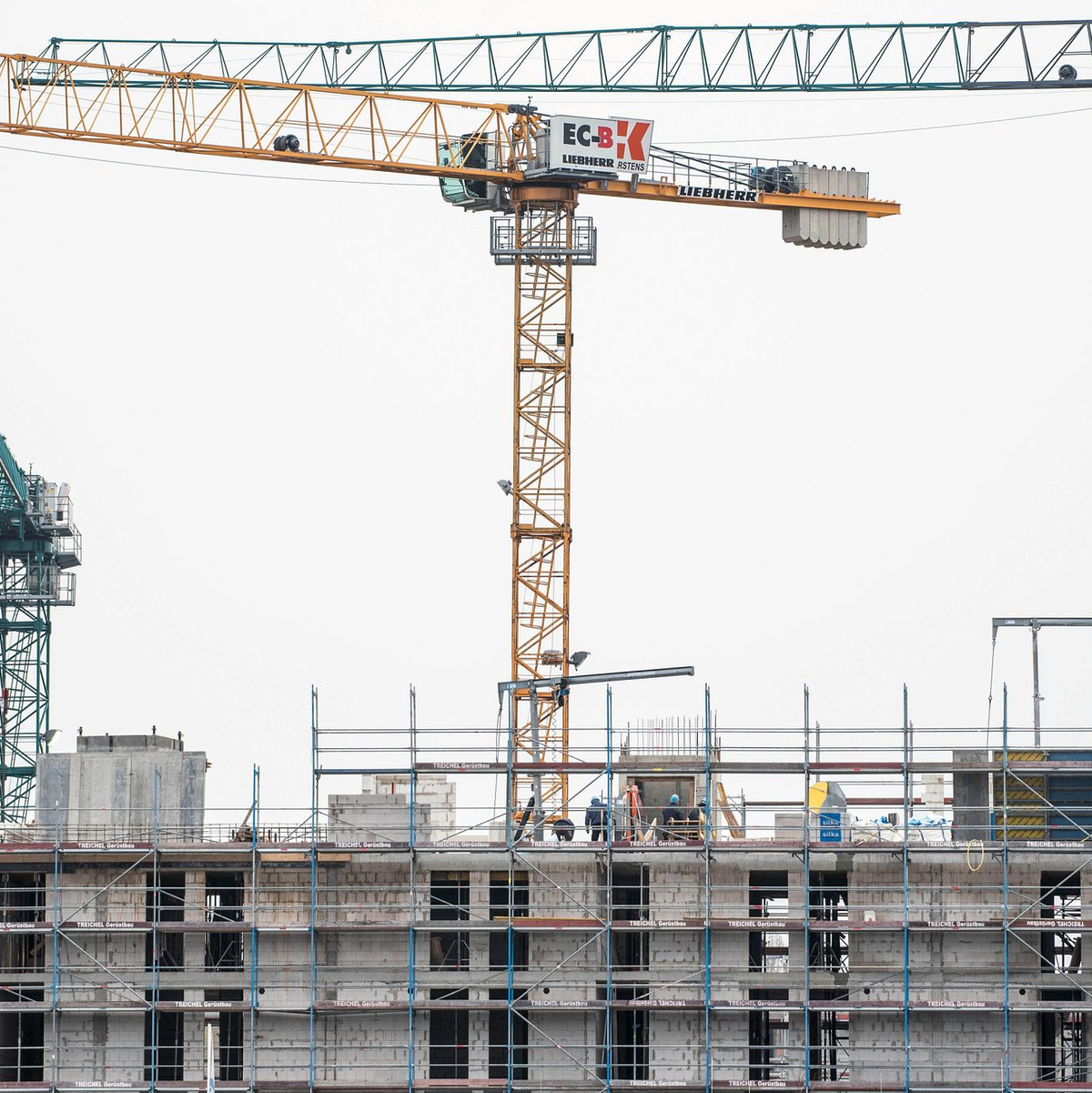 Die Zahl der Baugenehmigungen für Wohnungen in Deutschland ist auch im Mai zurückgegangen. - Foto: Frank Hormann/dpa