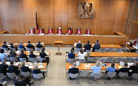 Der Zweite Senat des Bundeverfassungsgerichts verhandelt über die Wahlprüfungsbeschwerde der Unionsfraktion im Bundestag. - Foto: Bernd Weißbrod/dpa