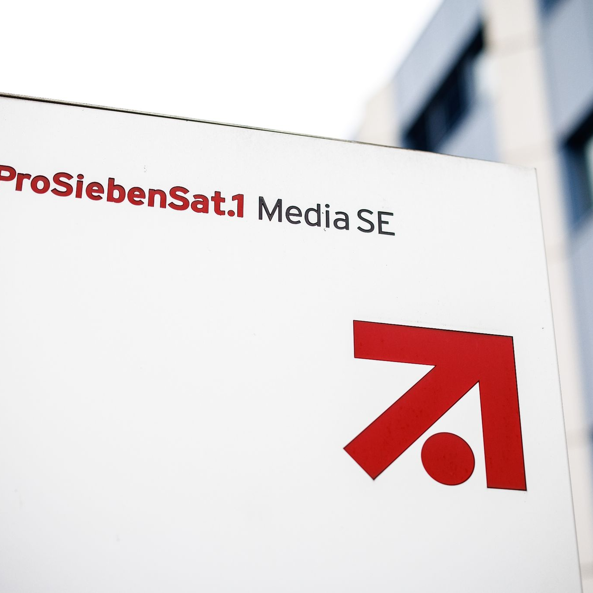 400 Stellen weniger: ProSiebenSat.1 baut Arbeitsplätze ab. - Foto: Matthias Balk/dpa