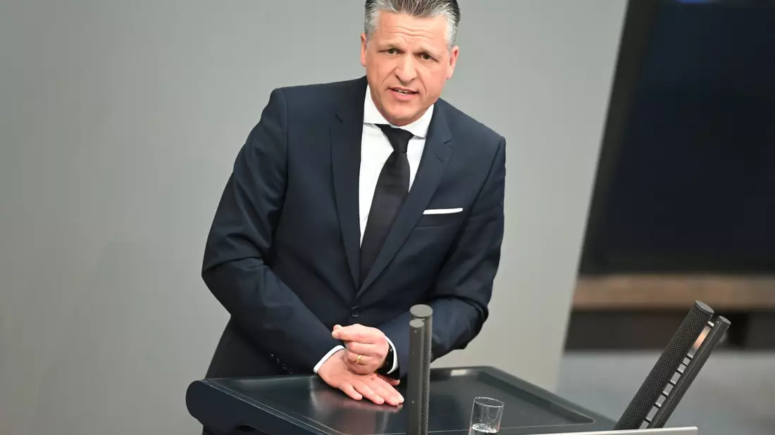 «Wer zu alt, zu schwach, zu arm oder zu krank ist, ist chancenlos»: Thorsten Frei (CDU). - Bild: Julian Weber/dpa