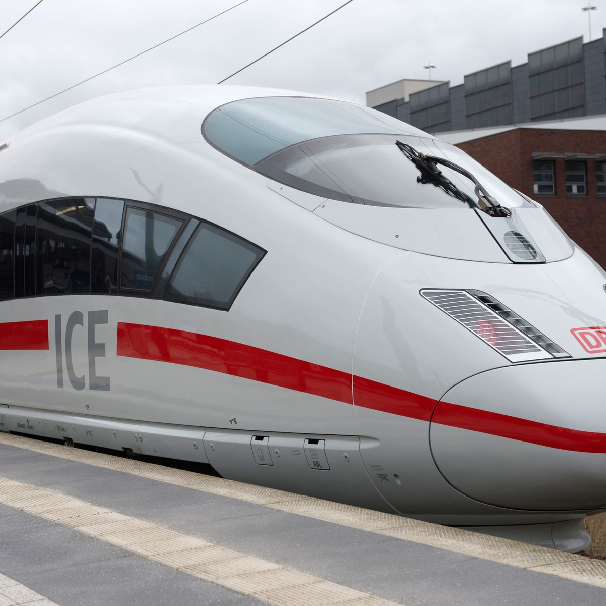 Modernisierter ICE-3-Hochgeschwindigkeitszug der Deutschen Bahn. - Foto: picture alliance / Paul Zinken/dpa