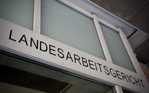Mit dem gefährlichen Sprung in den Fluss habe der Mitarbeiter eine Pflichtverletzung begangen und den Betriebsfrieden gestört, befand das Gericht. - Foto: picture alliance / dpa