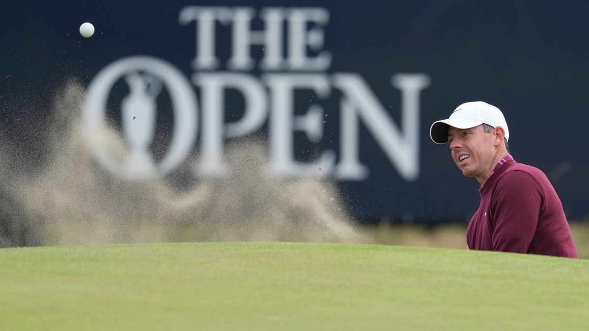 Der Nordire Rory McIlroy absolviert auf dem Par-71-Kurs eine Übungsrunde. - Foto: Kin Cheung/AP/dpa