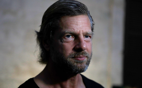 Henning Baum hat eine Rettungssanitäter-Ausbildung gemacht. - Foto: Clara Margais/dpa