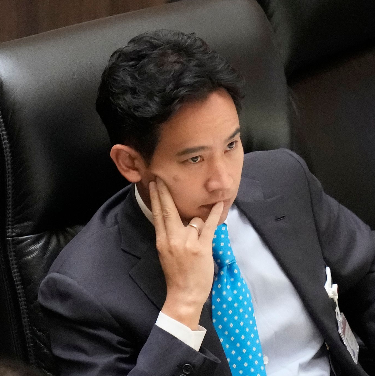 Der charismatische Pita Limjaroenrat hatte bei der vergangenen Wahl seine Partei zum Wahlsieg geführt. (Archivbild) - Foto: Sakchai Lalit/AP