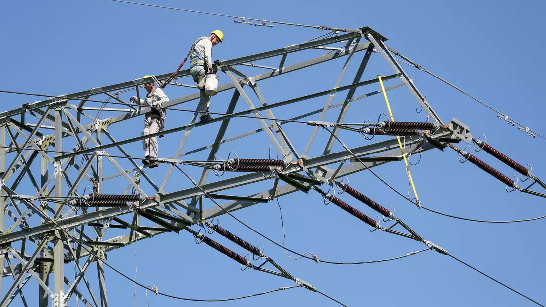 Das Prognos-Institut erwartet ab Mitte des Jahrzehnts steigenden Stromverbrauch in Deutschland, bedingt durch steigende Zahlen von Elektroautos und Wärmepumpen sowie durch den Strombedarf für die Herstellung von Wasserstoff. - Bild: Jan Woitas/dpa-Zentralbild/dpa