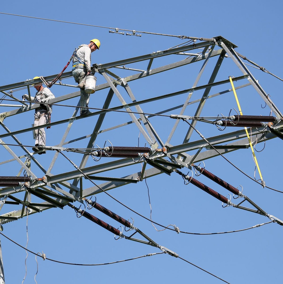 Das Prognos-Institut erwartet ab Mitte des Jahrzehnts steigenden Stromverbrauch in Deutschland, bedingt durch steigende Zahlen von Elektroautos und Wärmepumpen sowie durch den Strombedarf für die Herstellung von Wasserstoff. - Foto: Jan Woitas/dpa-Zentralbild/dpa