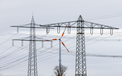 Die IEA erwartet, dass der Anteil der erneuerbaren Energien an der Stromerzeugung zunimmt, was zu einem Rückgang der Nutzung fossiler Brennstoffe führt. - Foto: Philipp von Ditfurth/dpa