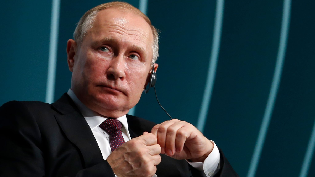 Russlands Präsident Wladimir Putin bei einer Veranstaltung im Rahmen des Brics-Gipfels 2019 in Brasilien. Am Treffen in Südafrika wird Putin nicht teilnehmen. - Foto: Eraldo Peres/AP/dpa