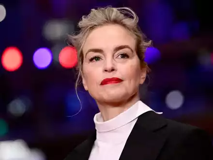 Schauspielerin Nina Hoss bei der Premiere des Films  «Tár» in Berlin. - Foto: Fabian Sommer/dpa