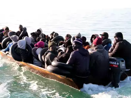 Die Zusammenarbeit der EU mit Transitländern wie Tunesien macht es Migranten zunehmend schwerer, illegal in die EU zu kommen. (Archivbild)  - Foto: AP/dpa
