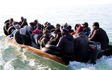 Die Zusammenarbeit der EU mit Transitländern wie Tunesien macht es Migranten zunehmend schwerer, illegal in die EU zu kommen. (Archivbild)  - Foto: AP/dpa