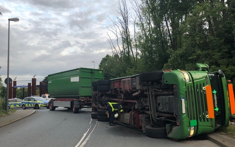 POL-LWL: LKW kommt von der Fahrbahn ab - Vorbildhaftes Handeln der Ersthelfer - Foto: presseportal.de