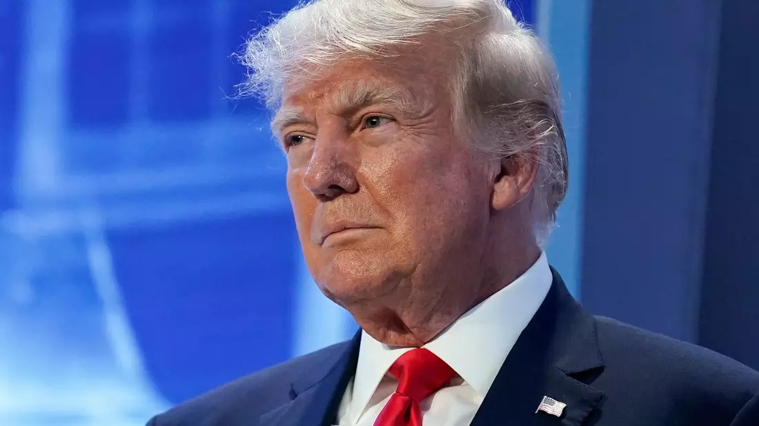 In mehreren Fällen muss sich Donald Trump mit Gerichten auseinandersetzen. - Bild: Matt Rourke/AP