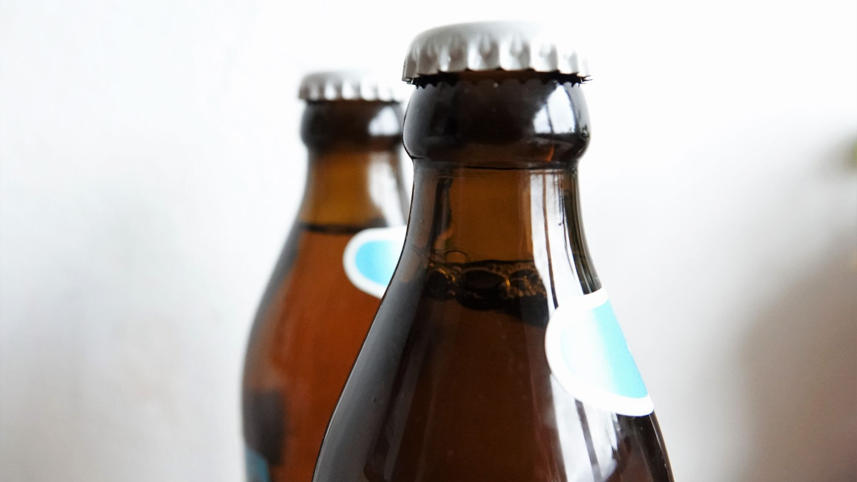 Preis und Nachfrage nach Mehrwegglasflaschen haben sich erhöht. - Foto: Ann-Marie Utz/dpa