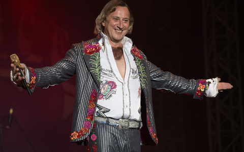 Ein Gesamtkunstwerk: Dieter Thomas Kuhn. - Foto: Dominic Pencz/dpa