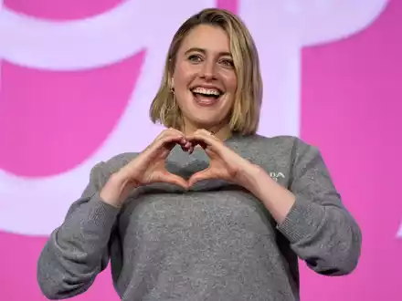 Greta Gerwig stellt «Barbie» im südkoreanischen Seoul vor. - Foto: Lee Jin-man/AP/dpa